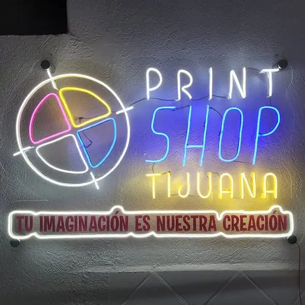 Letreros en acrílico con luz LED — Print Shop Tijuana